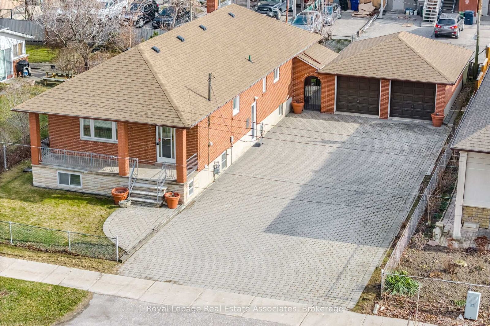 Property Photo:  5 Rosewood Avenue  ON M8Z 1X3 