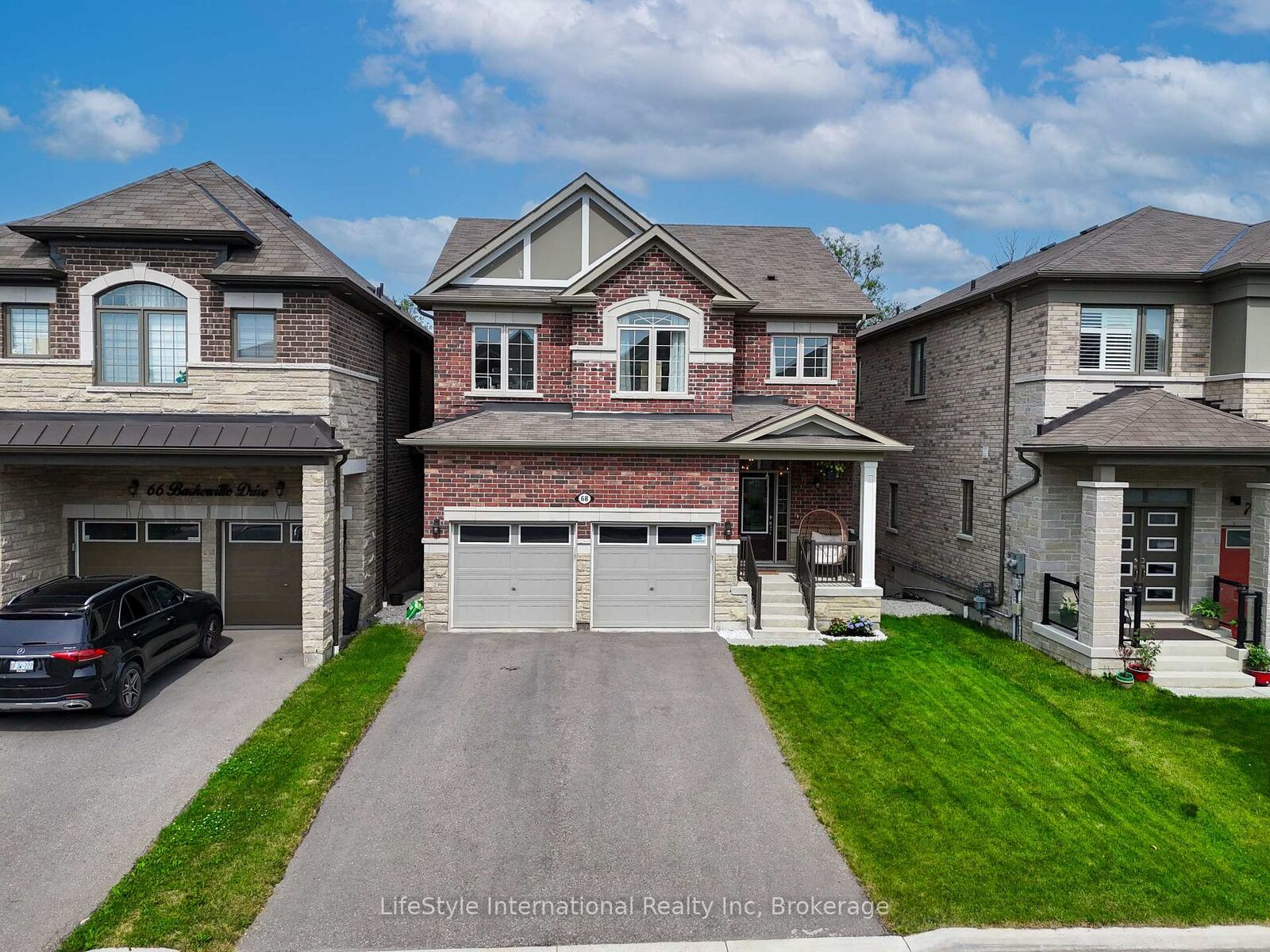 Property Photo: 68 Barkerville Drive ON L1P 0L8