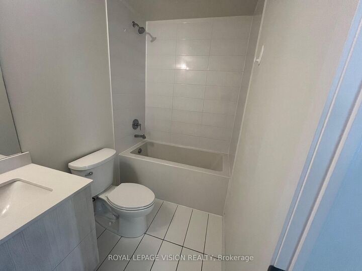 Property Photo:  2 David Eyer Road 221  ON L4S 0N6 