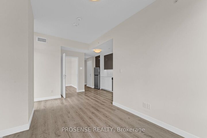 Property Photo:  60 Frederick Street 1802  ON N2H 0C7 