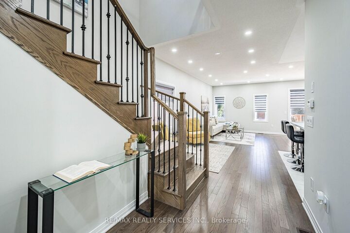 Property Photo: 60 Brixham Lane ON L7A 5K2