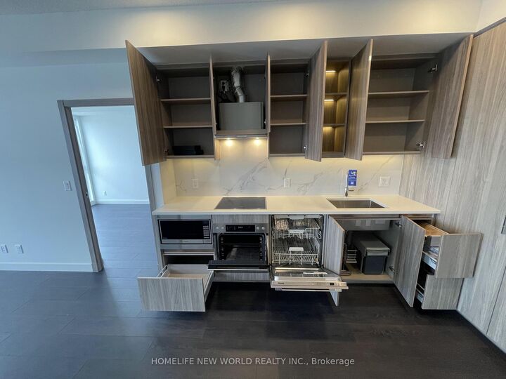 Property Photo: 27 McMahon Drive 3001 ON M2L 0J2