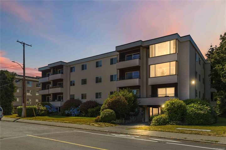 Property Photo: 1571 Mortimer St #401 BC V8P 3A7