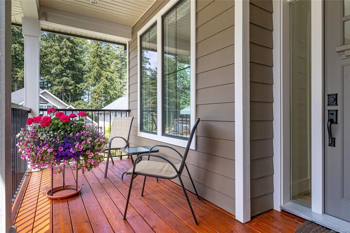 Property Photo: 832 Ashbury Ave BC V9C 0L5
