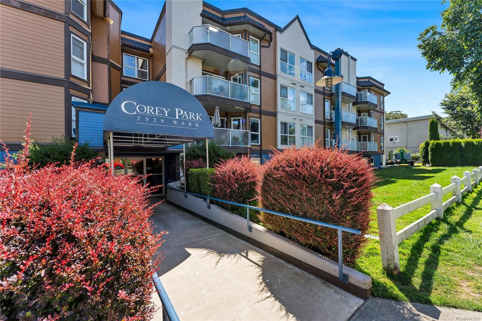 Property Photo: 2529 Wark St #409 BC V8T 5G6