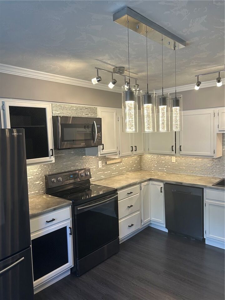 Property Photo:  950 Academy  PA 15601 