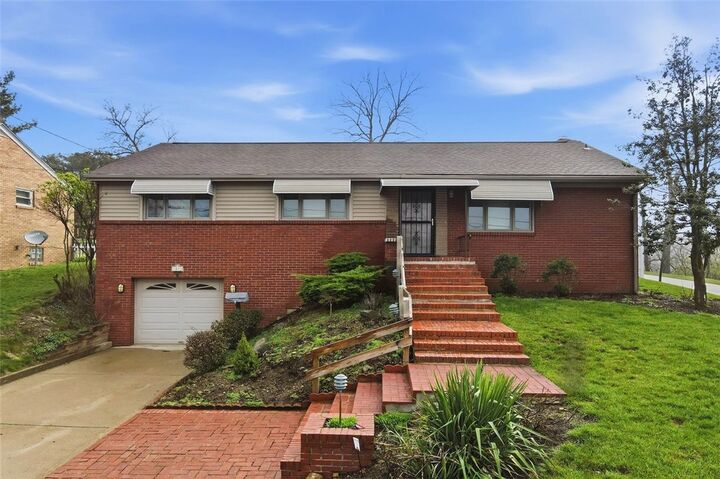 Property Photo: 1013 El Rancho Drive PA 15220