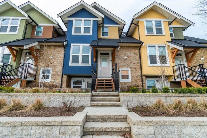 45455 Spadina Avenue 15 — photo 1