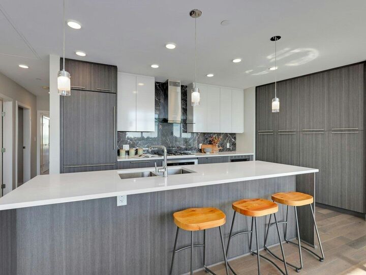 Property Photo:  5033 Cambie Street 604  BC V5Z 0H6 