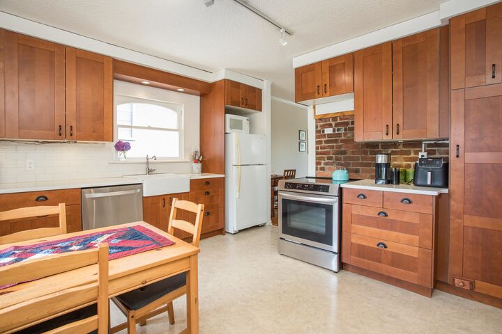 Property Photo:  87 W 41st Avenue  BC V5Y 2R8 