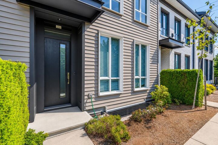 Property Photo: 15938 27 Avenue 20 BC V3Z 0T2