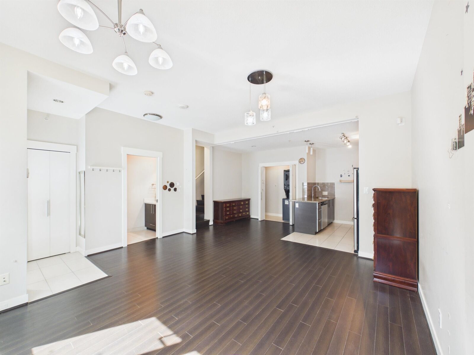 Property Photo: 6733 Buswell Street 3 BC V6Y 0E3