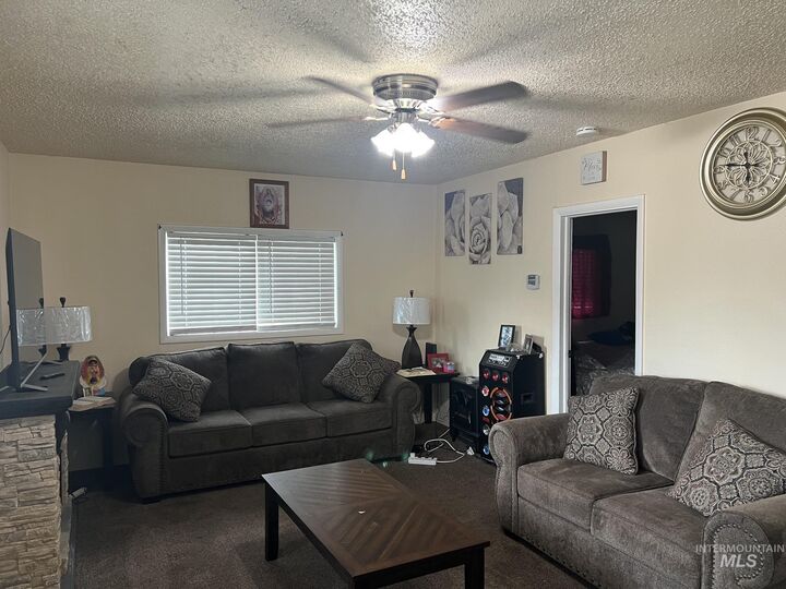 Property Photo: 668 NW 1st St OR 97914