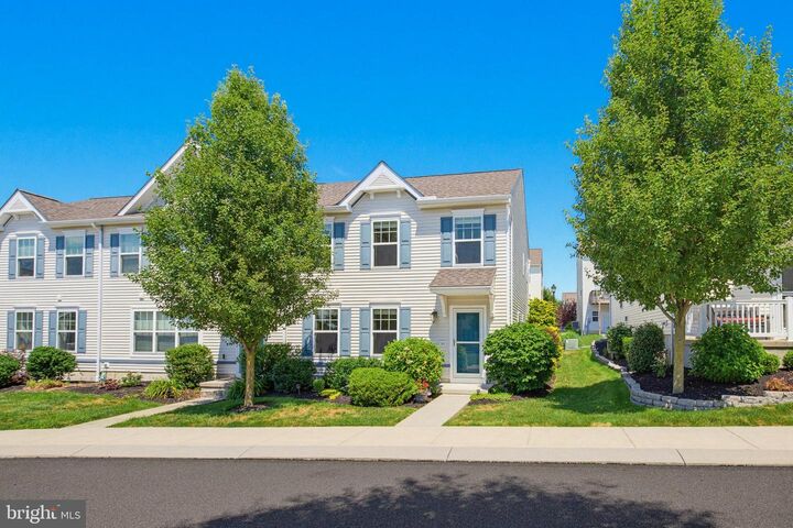 Property Photo: 307 Cabot Circle PA 17584