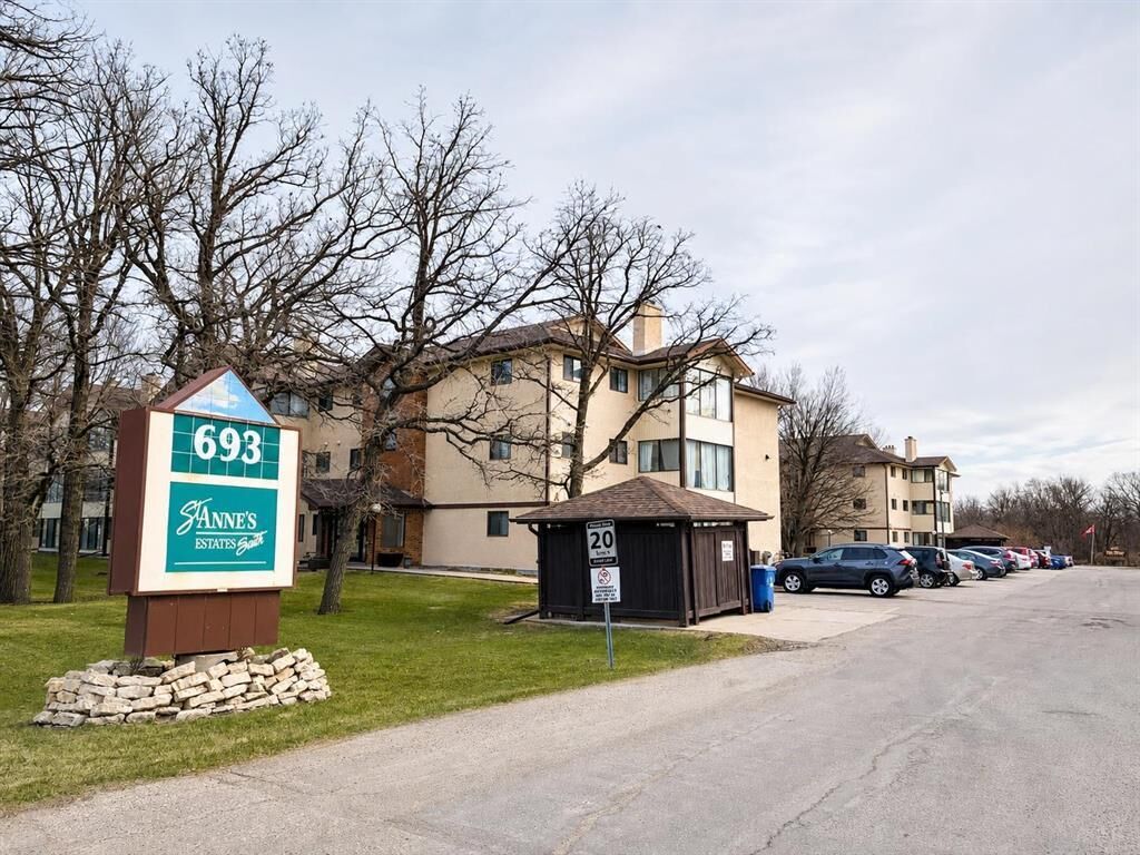 Property Photo:  693 St Anne's Road  MB R2N 3T6 