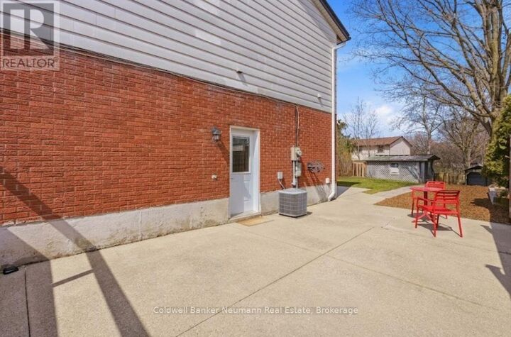 Property Photo: 28 Chartwell Crescent ON N1G 2T7