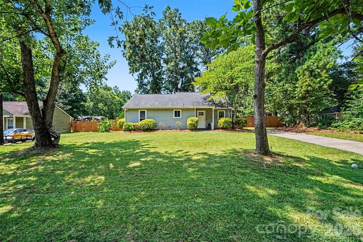 Property Photo: 6008 Trysting Road NC 28227