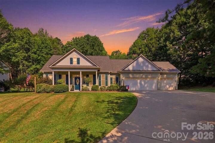 Property Photo: 3809 Creek Ridge Drive NC 28037