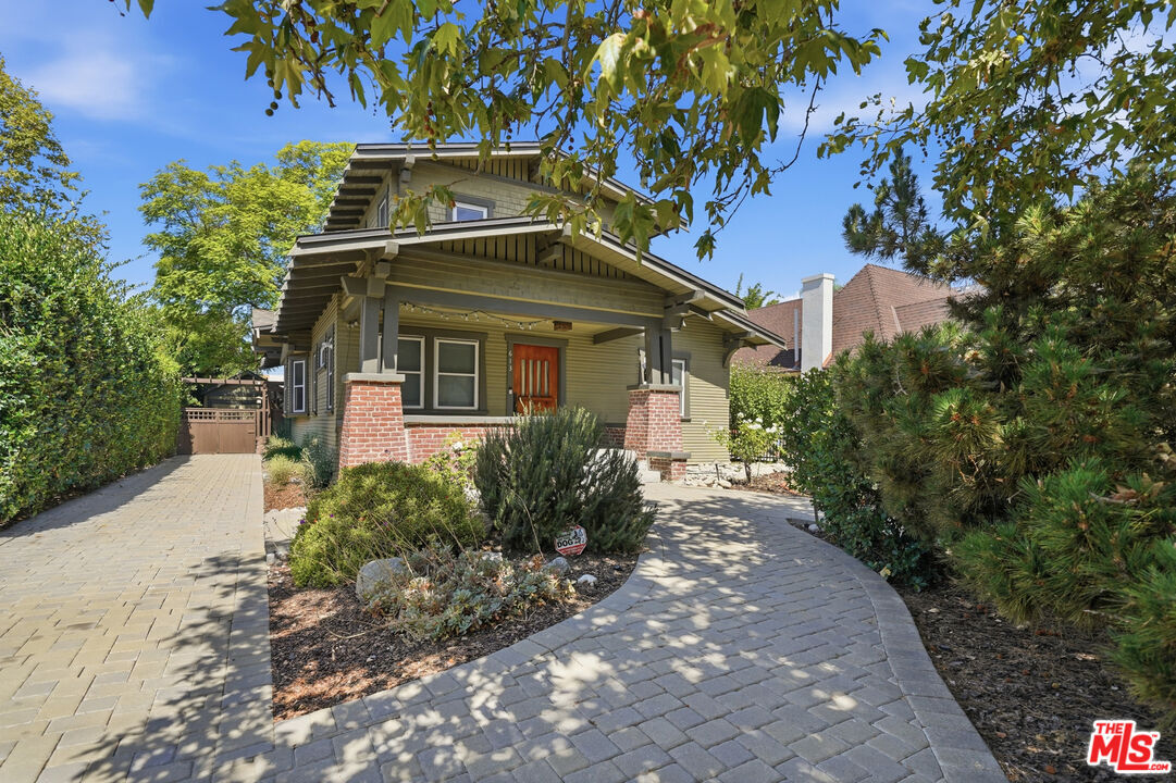 Property Photo:  613 N Lucerne Blvd  CA 90004 