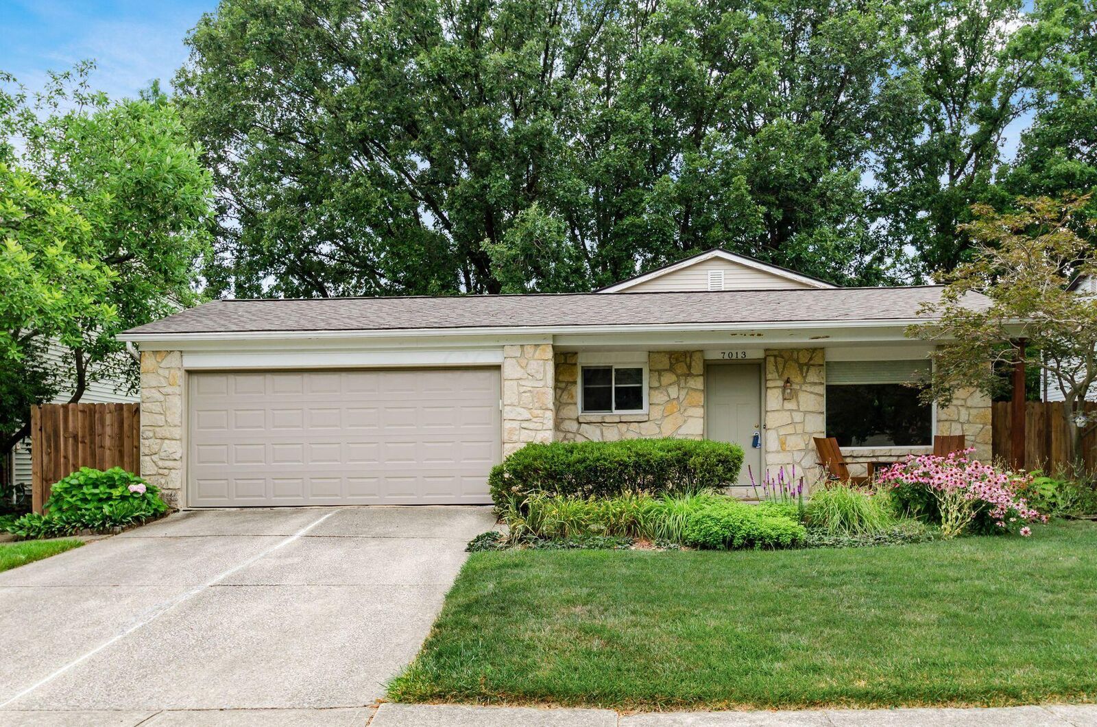 Property Photo: 7013 Willowford Lane OH 43235