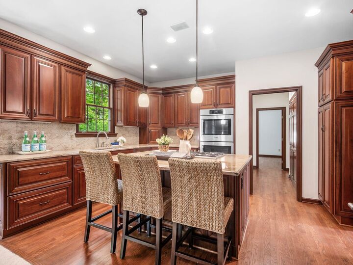 Property Photo: 6687 Hawksnest Court OH 43082