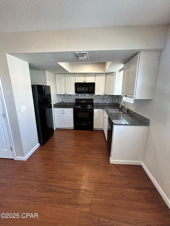 Property Photo: 3914 E 11th Street 503 FL 32404