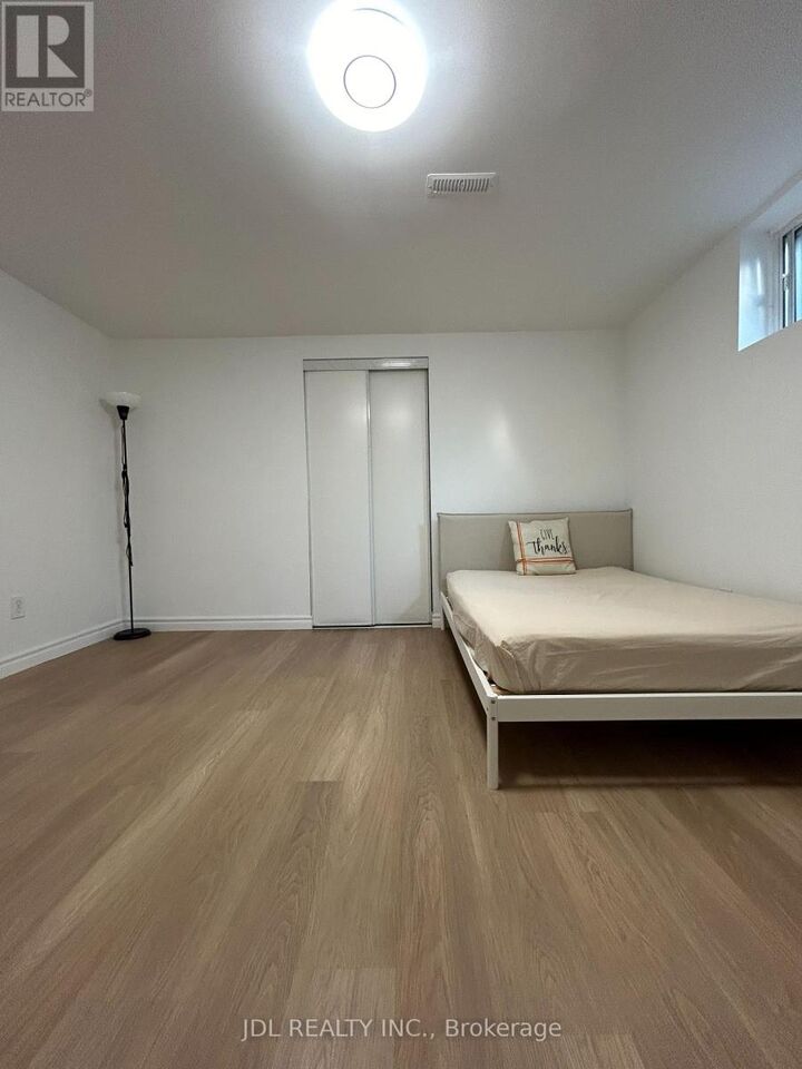 Property Photo: 27 Macklingate Ct Court ON M1V 1A2