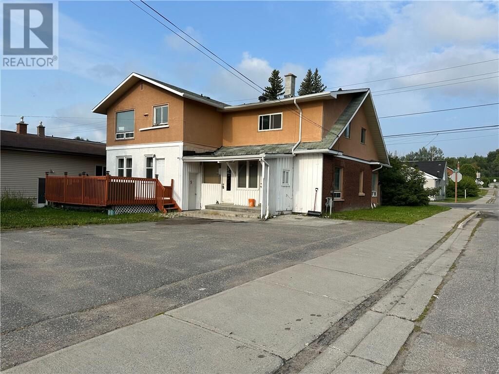 Property Photo:  244 Whittaker Street Unit# 2  ON P3C 3X8 