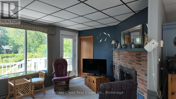 Property Photo:  412 Ash Street  ON N2Z 2X3 