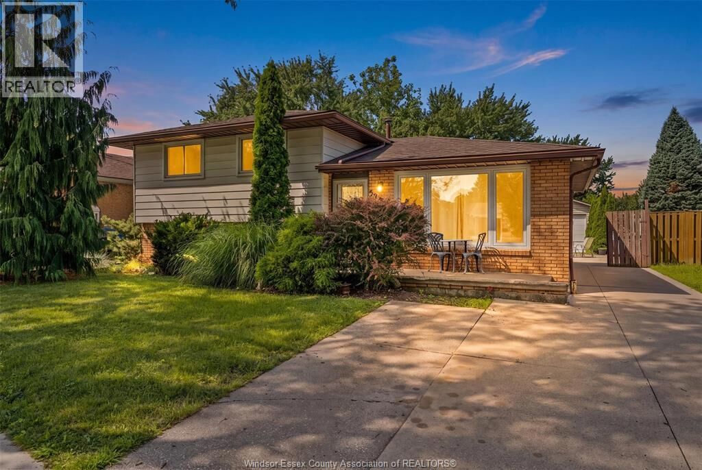 Property Photo: 3285 Rosebriar Road ON N8R 1Y2