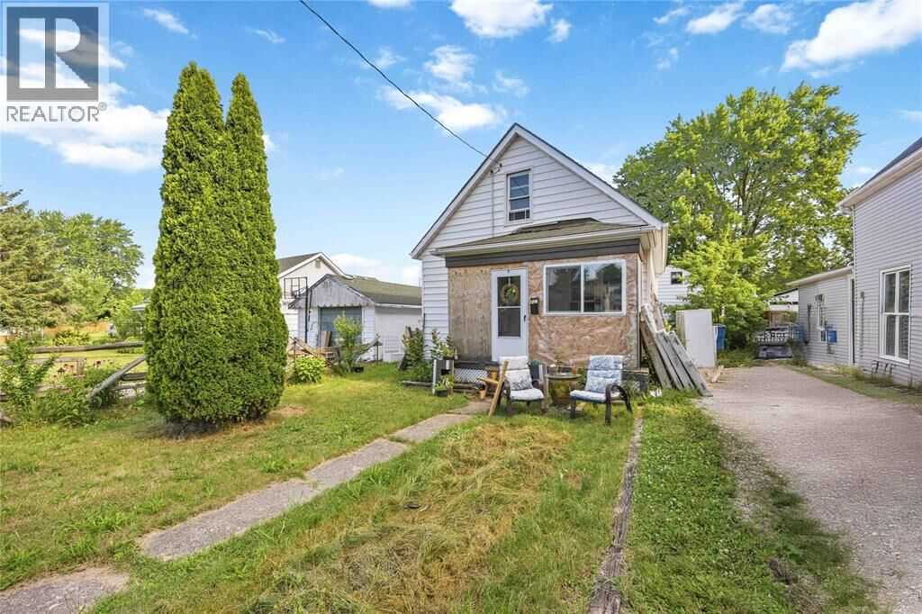 Property Photo: 58 Colwell Street ON N8A 3G5