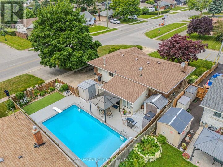 Property Photo: 2 Croydon Drive ON L2M 1J2