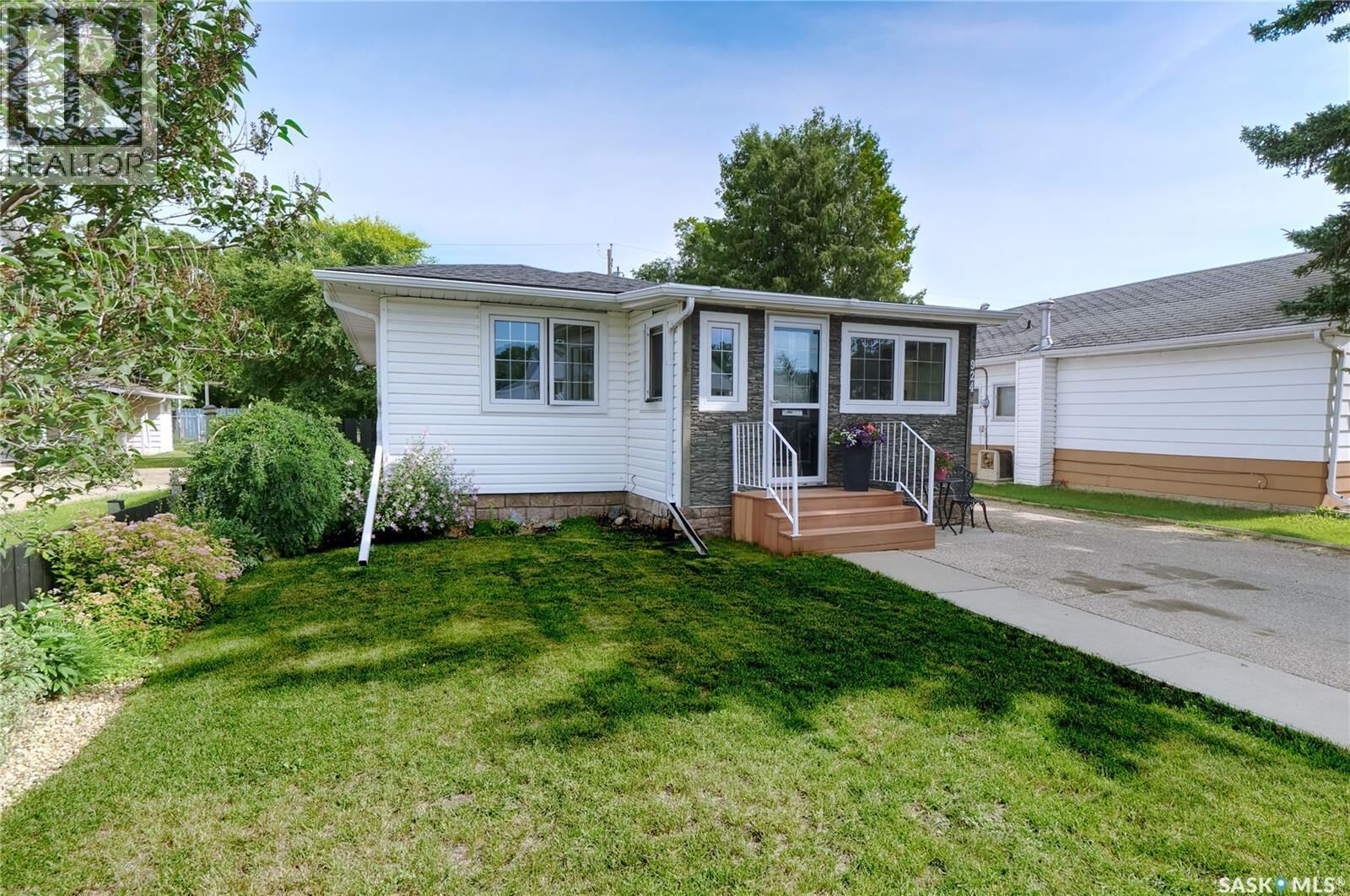 Property Photo: 924 Hall Street W SK S6H 2S4