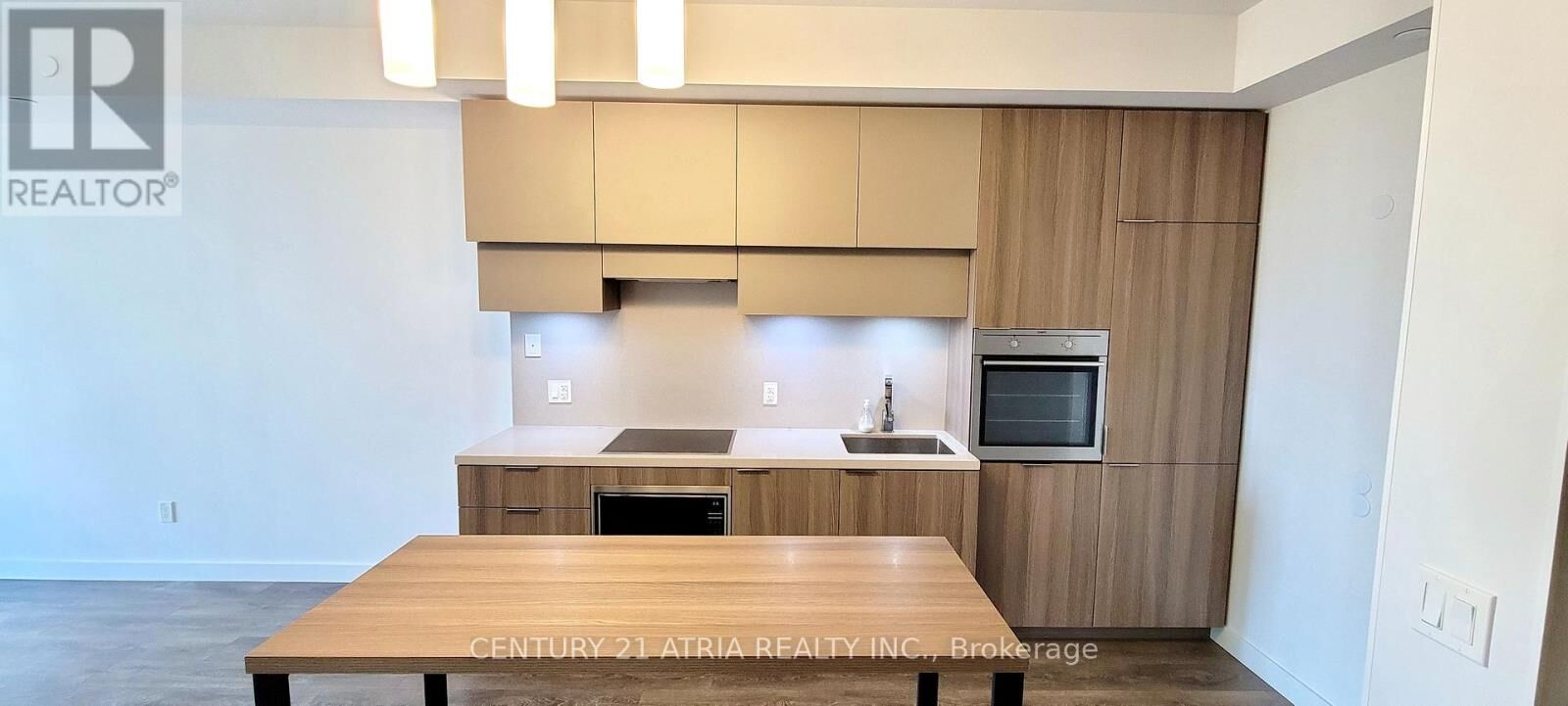 Property Photo: 8 Eglinton Avenue East 806 ON M4P 0C1