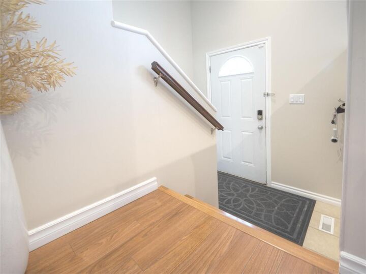 Property Photo: 250 McIntosh Avenue MB R2L 0K8