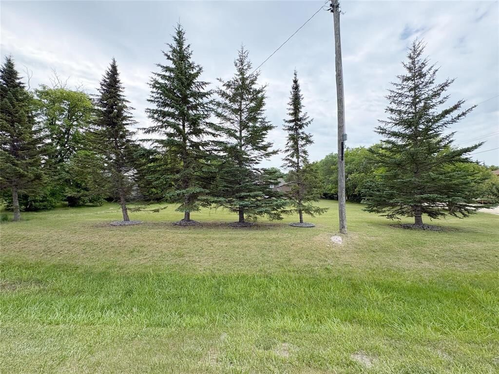 Property Photo:  218 Garson Drive  MB R0E 0R0 