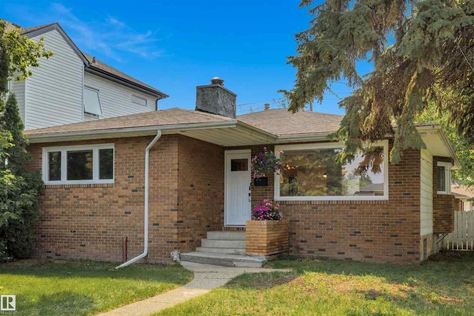Property Photo:  9544 148 Street NW  AB T5N 3E4 