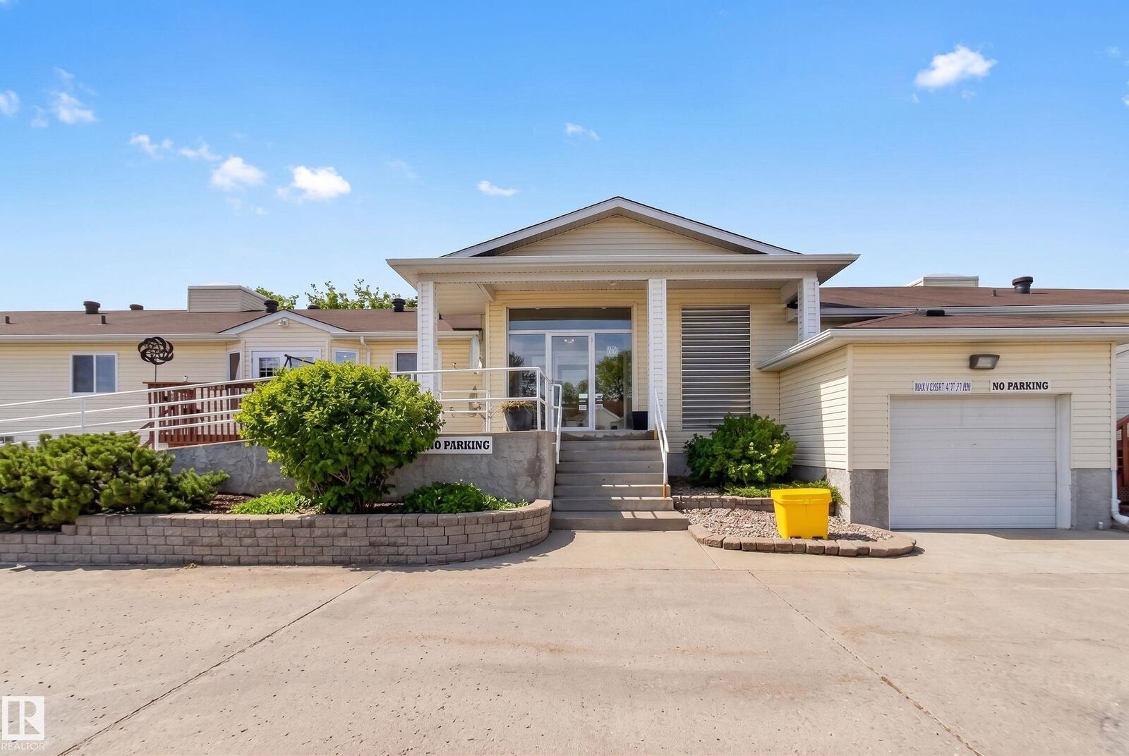 Property Photo:  10502 101 Avenue 202  AB T8R 1V7 