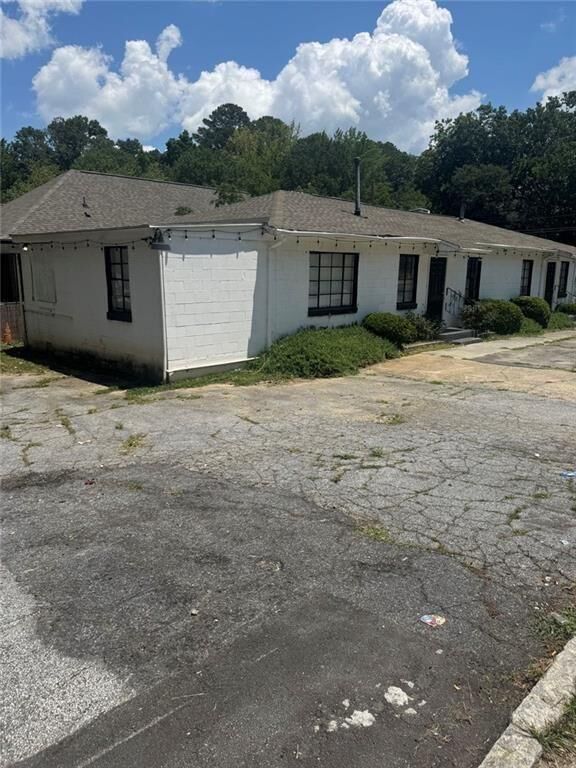 Property Photo:  985 Oakland Drive SW  GA 30310 