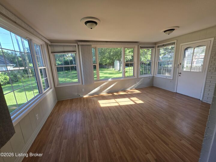Property Photo:  4605 Fox Run Rd  KY 40207 