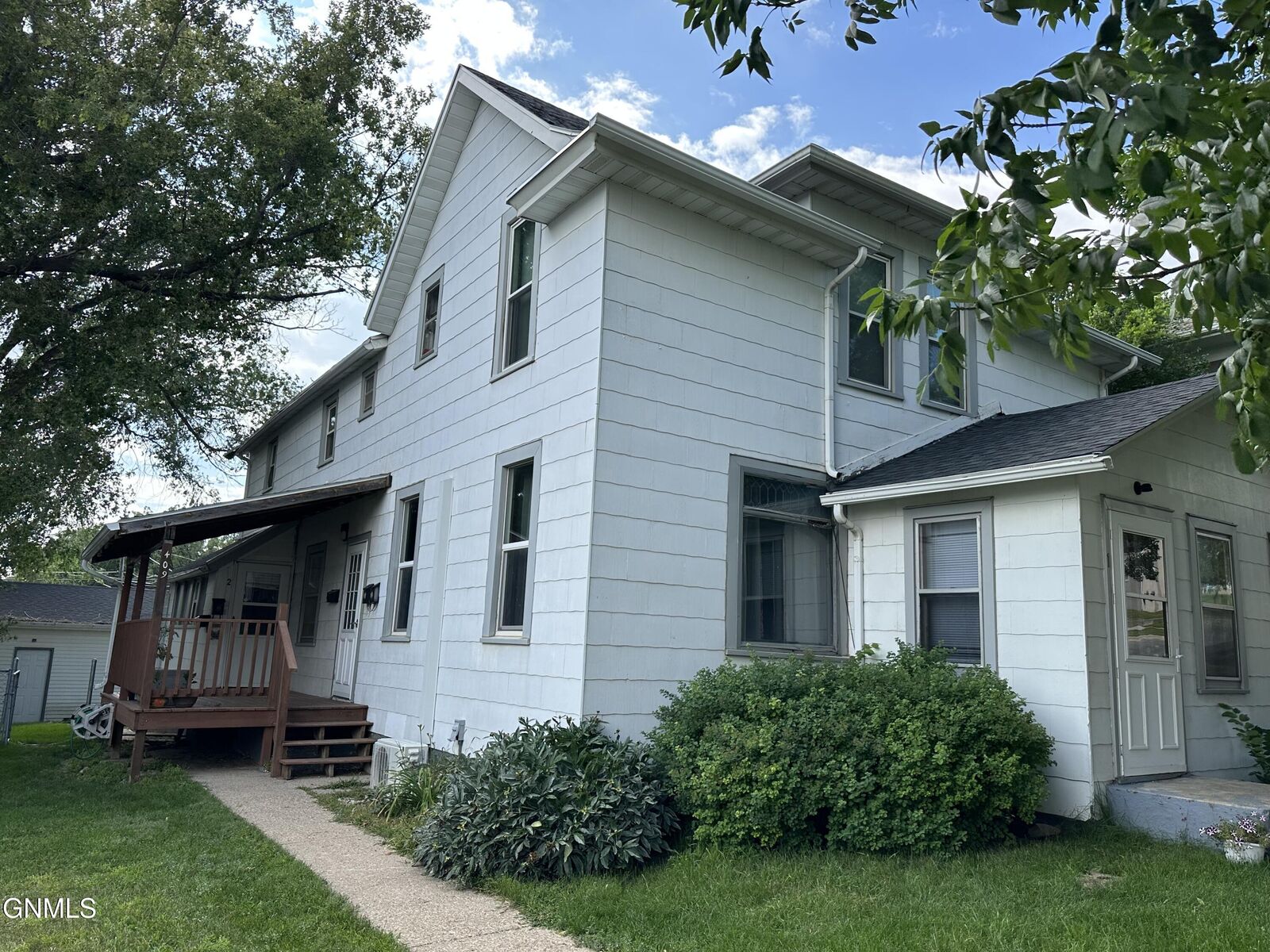 Property Photo: 409 Collins Avenue ND 58554