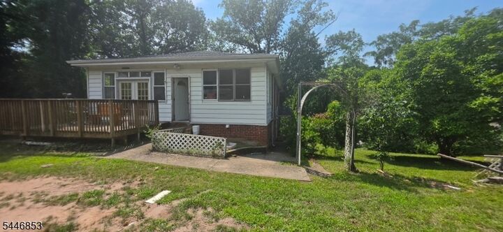 Property Photo:  70 Wood Ave  NJ 08830 
