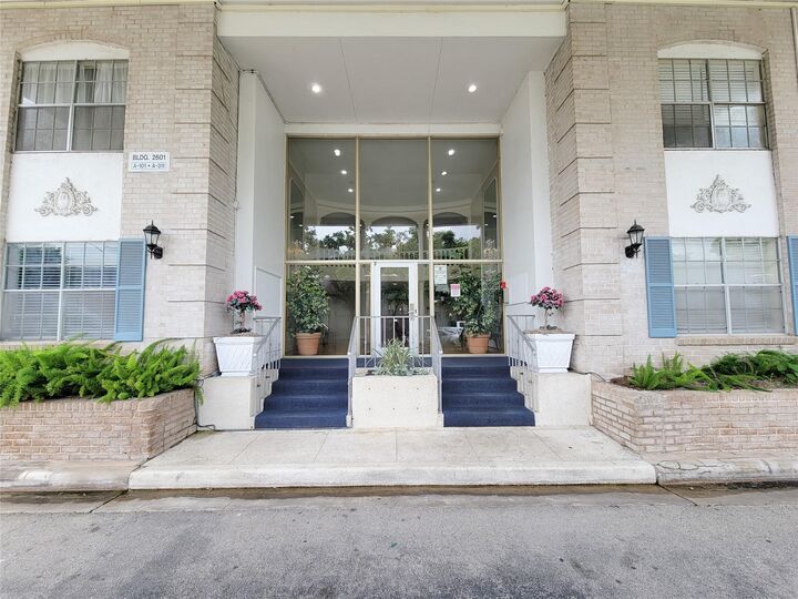 Property Photo: 2601 Bellefontaine Street A104 TX 77025