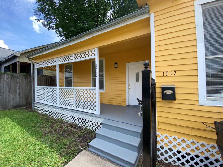 Property Photo:  1517 Summer Street  TX 77007 