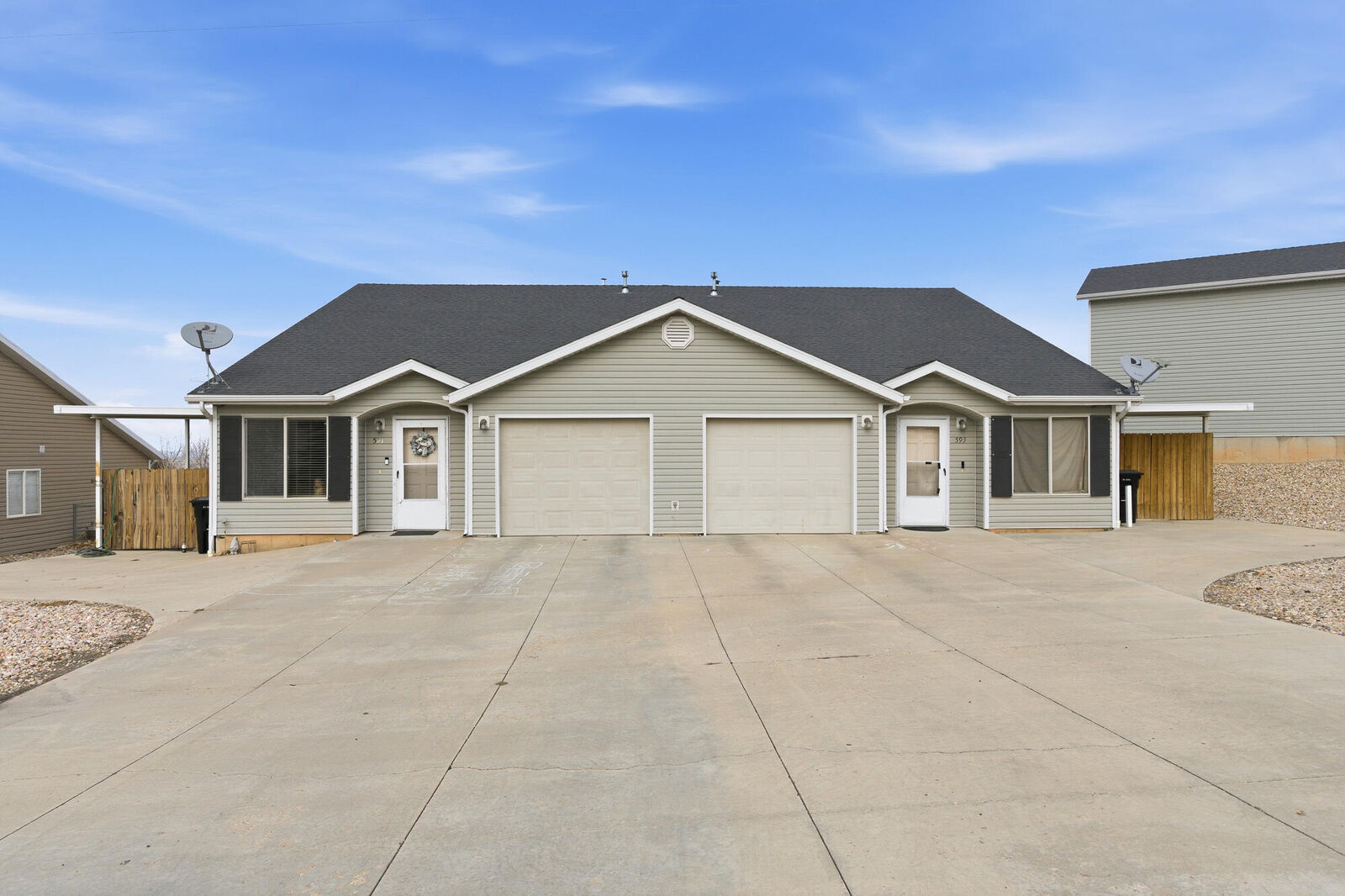 Property Photo:  591-593 E Nichols Canyon Road + Rv Garage  UT 84721 