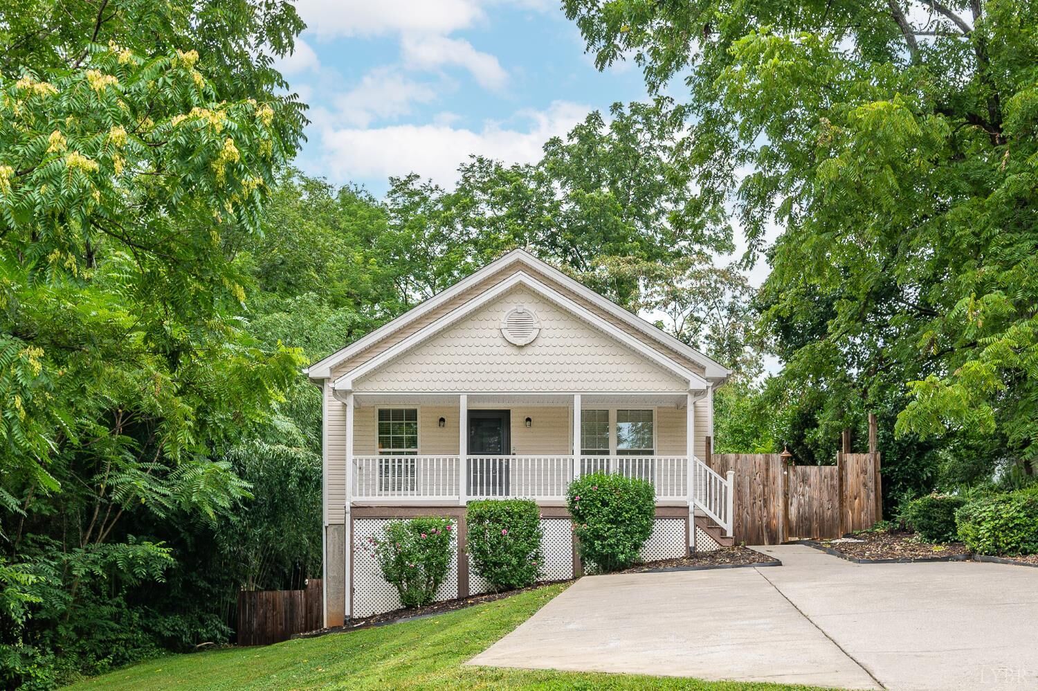 Property Photo: 1533 Liggates Road VA 24502