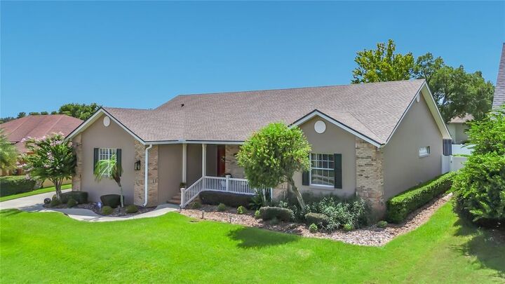 Property Photo:  1953 Viewpoint Landings Road  FL 33810 