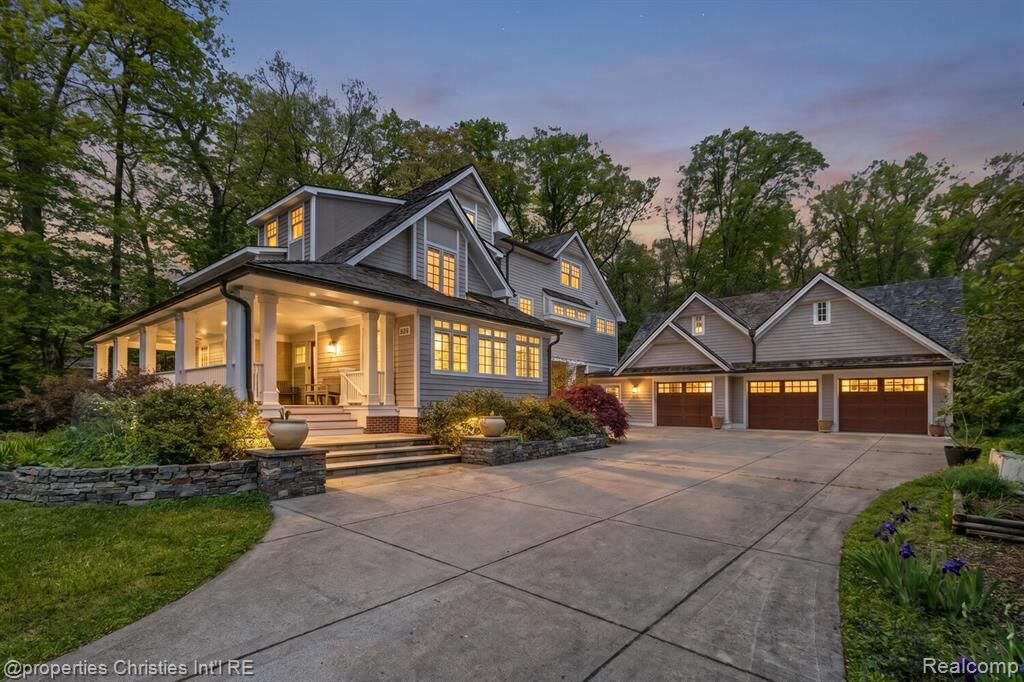 Property Photo: 1041 Greentree Road MI 48304 2535