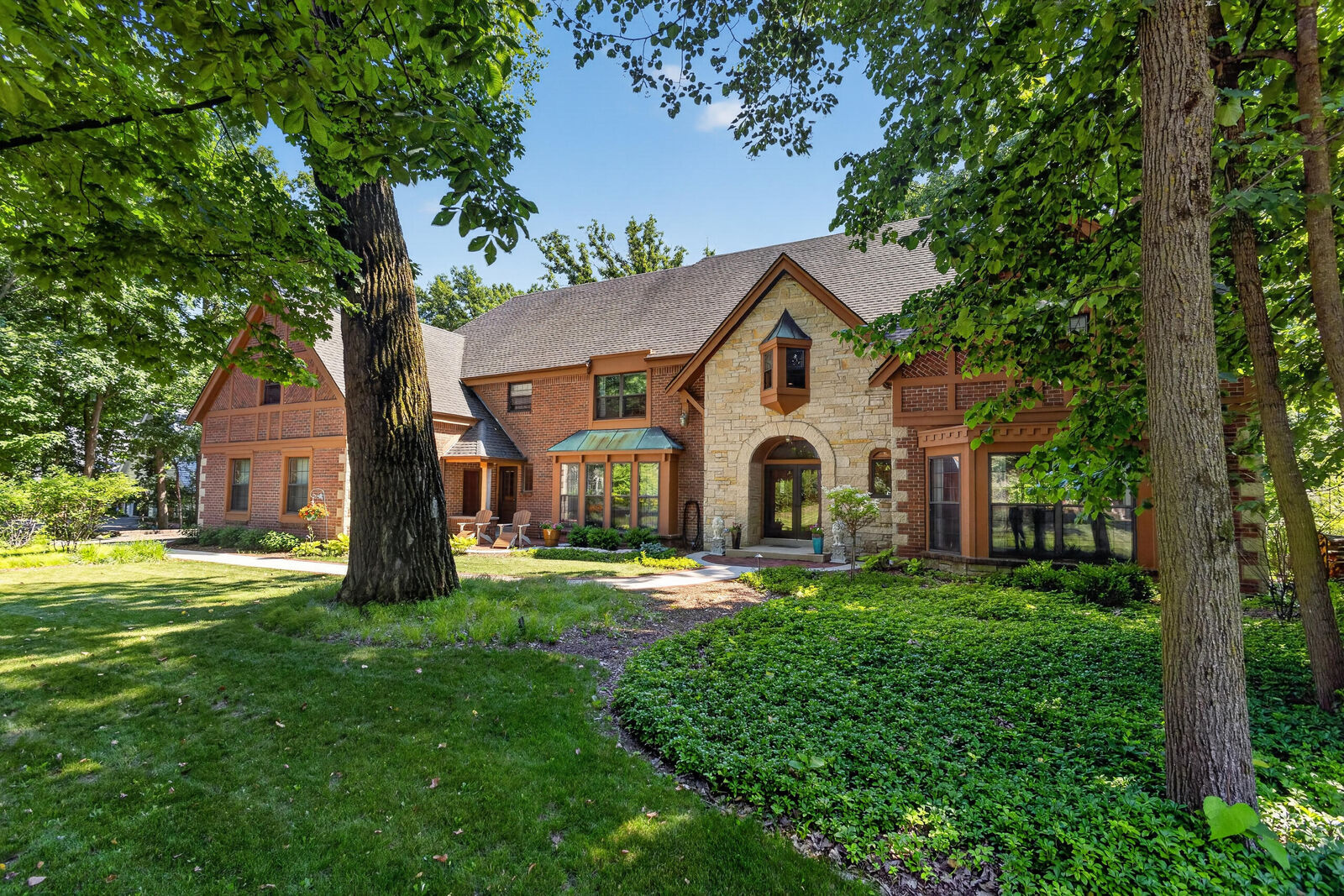Property Photo: 225 E Ravine Baye Rd WI 53217