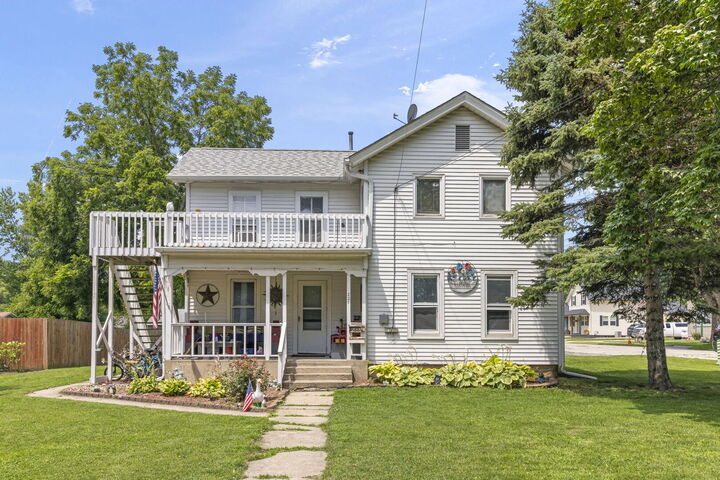 Property Photo:  221 Castle Street  IL 60548 